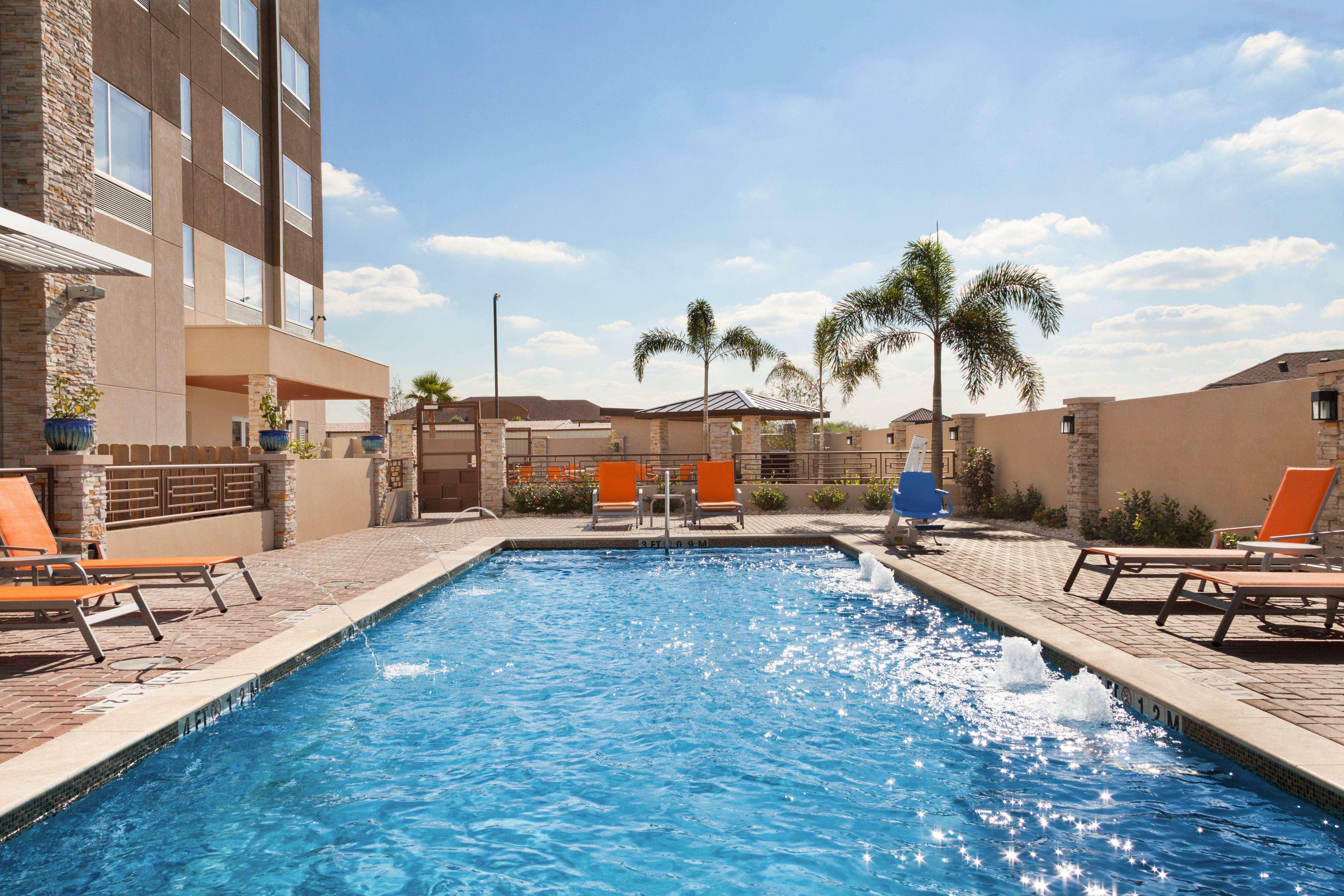 Holiday Inn Express & Suites Edinburg- Mcallen Area By Ihg Екстериор снимка